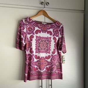 BOHO WHITE & PINK PATTERN SHORT SHELVE TOP * NWT *